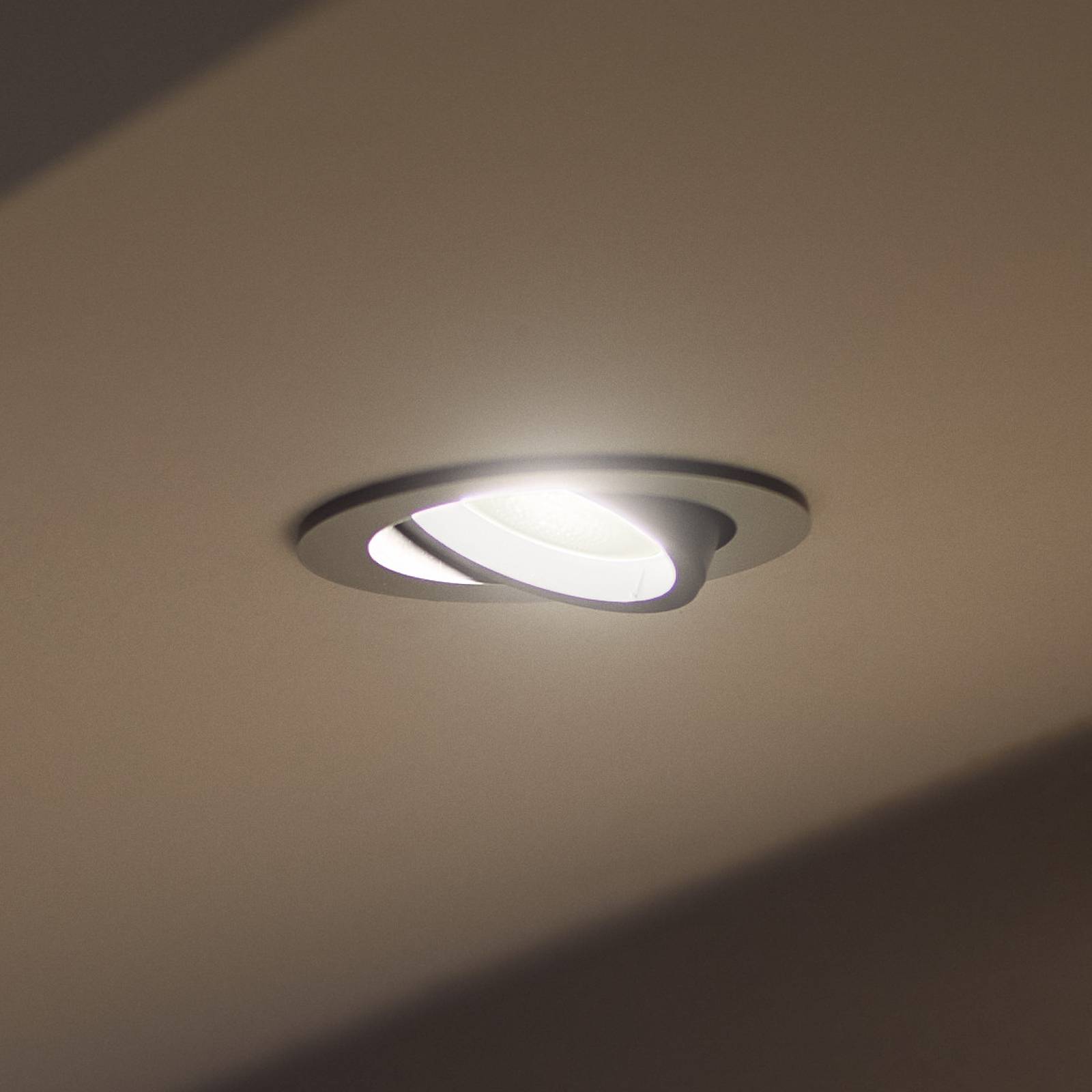 Philips Hue wpuszczany spot LED Centura, aluminiowy Ø 9 cm CCT RGB