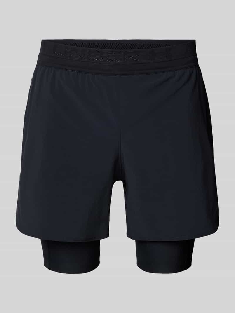 Szorty o kroju regular fit z nadrukiem z logo