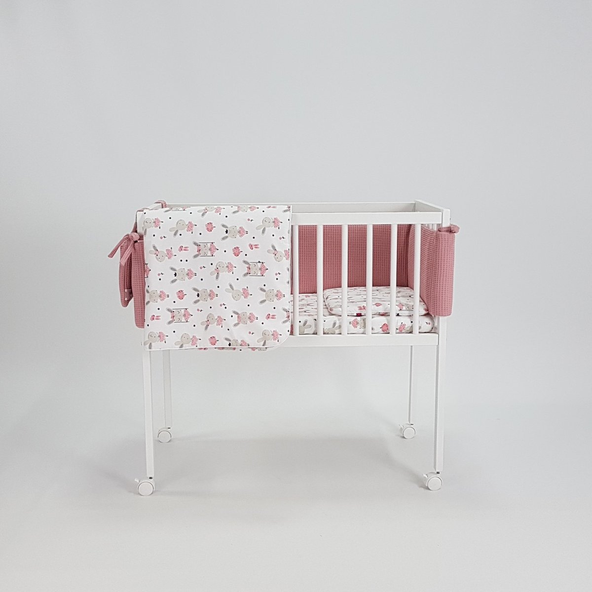Łóżeczko dziecięce MINI 80x40cm białe z pościelą różową - króliczek.