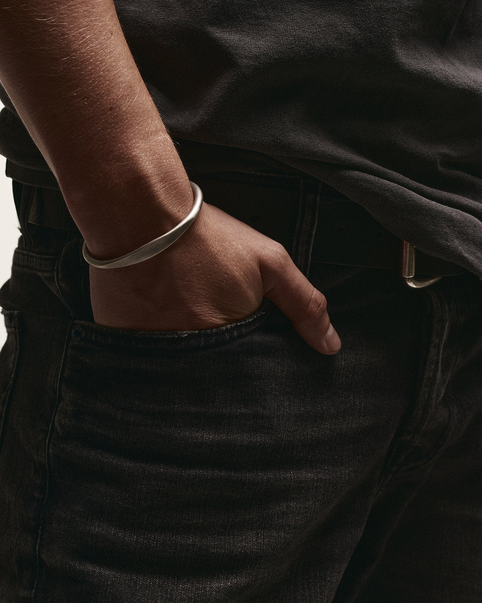 Srebrna sztywna bransoletka DEVOTION 19