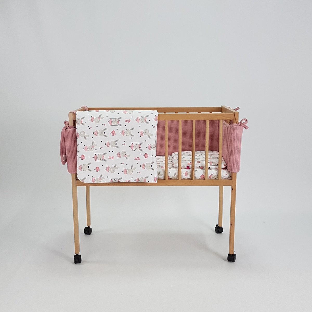 Łóżeczko dziecięce MINI 80x40cm naturalne z pościelą różową - króliczek.