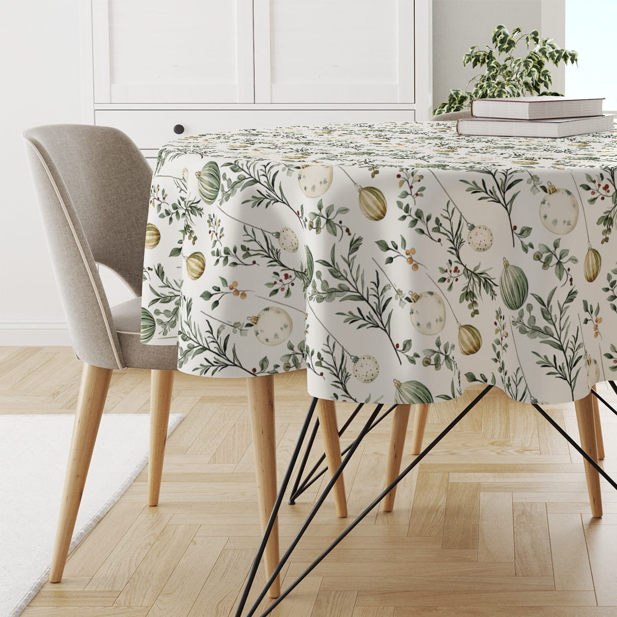 Obrus okrągły WINTER wzór BN82 Pastelowe bombki średnica 150 cm