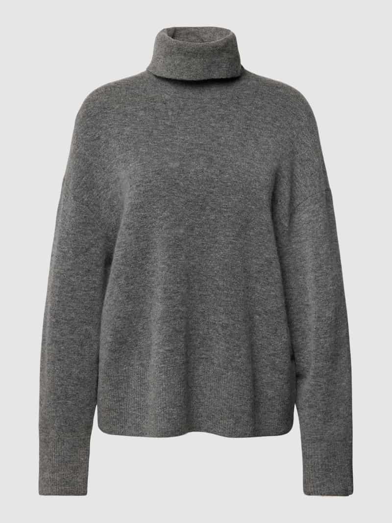 Sweter z wywijanym kołnierzem z obniżonymi ramionami