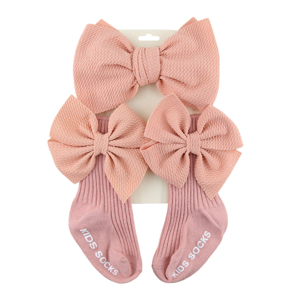 RÓŻOWE SKARPETKI I OPASKA NA GŁÓWKĘ DLA DZIEWCZYNKI Z KOKARDĄ NIEMOWLĘCE