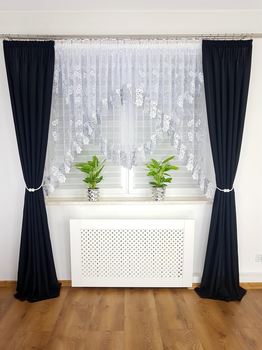 Dwuwarstwowa firanka z markizety zdobiona szarą gipiurą, gotowe firany do salonu