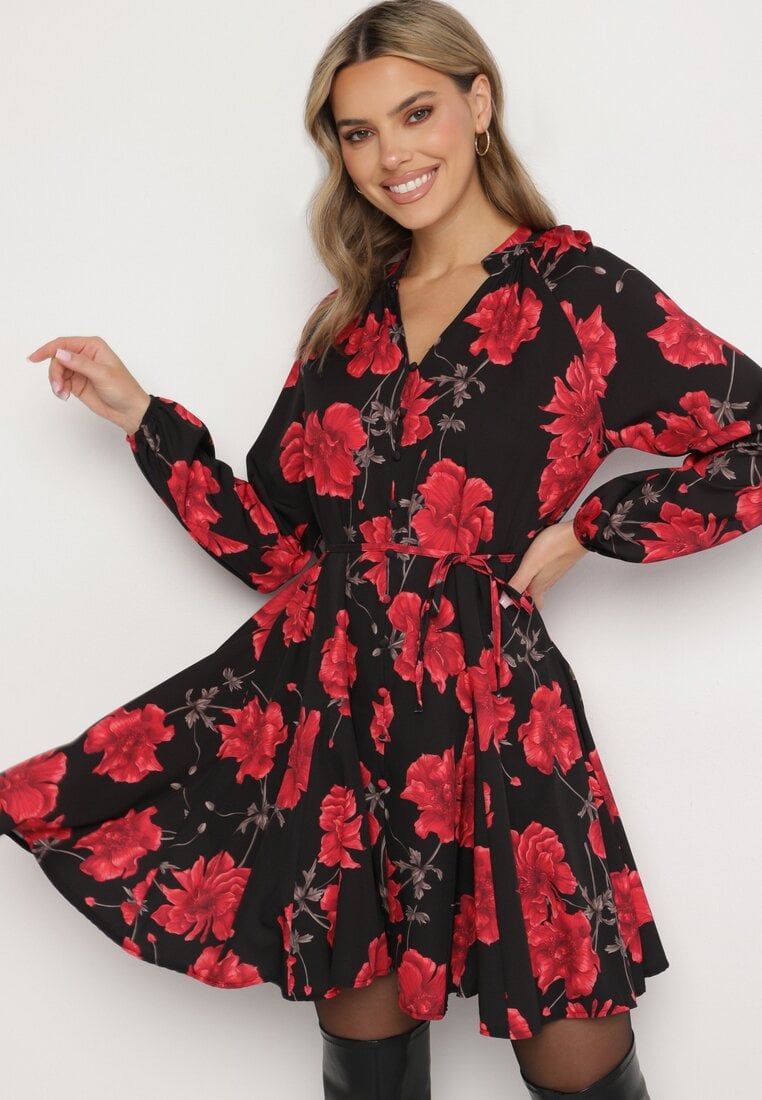 Czarno-Czerwona Rozkloszowana Sukienka w Kwiaty z Guzikami i Wiązaniem w Talii Morila