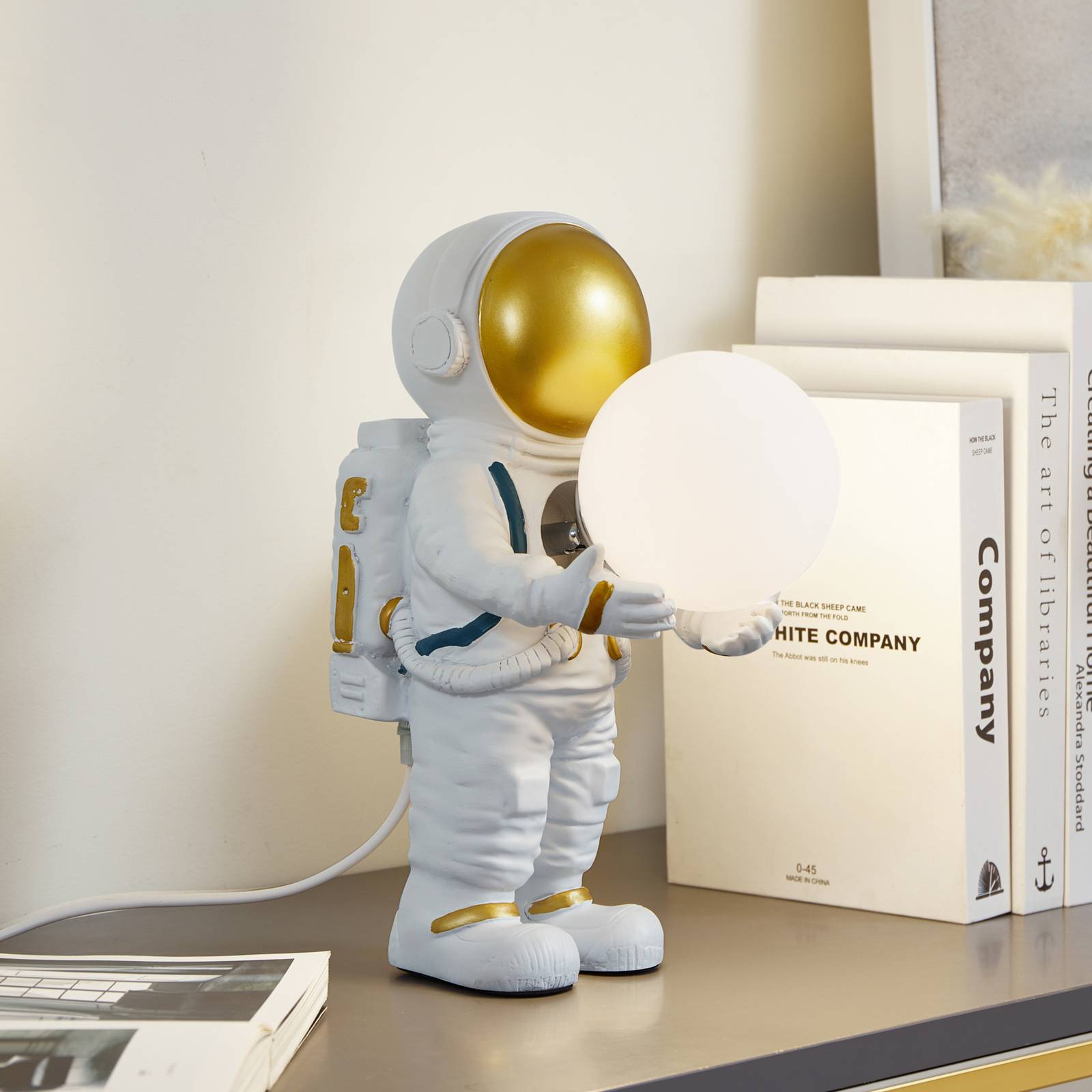 Lampa stołowa Lindby Astronaut, biały/złoty, ceramika, szkło