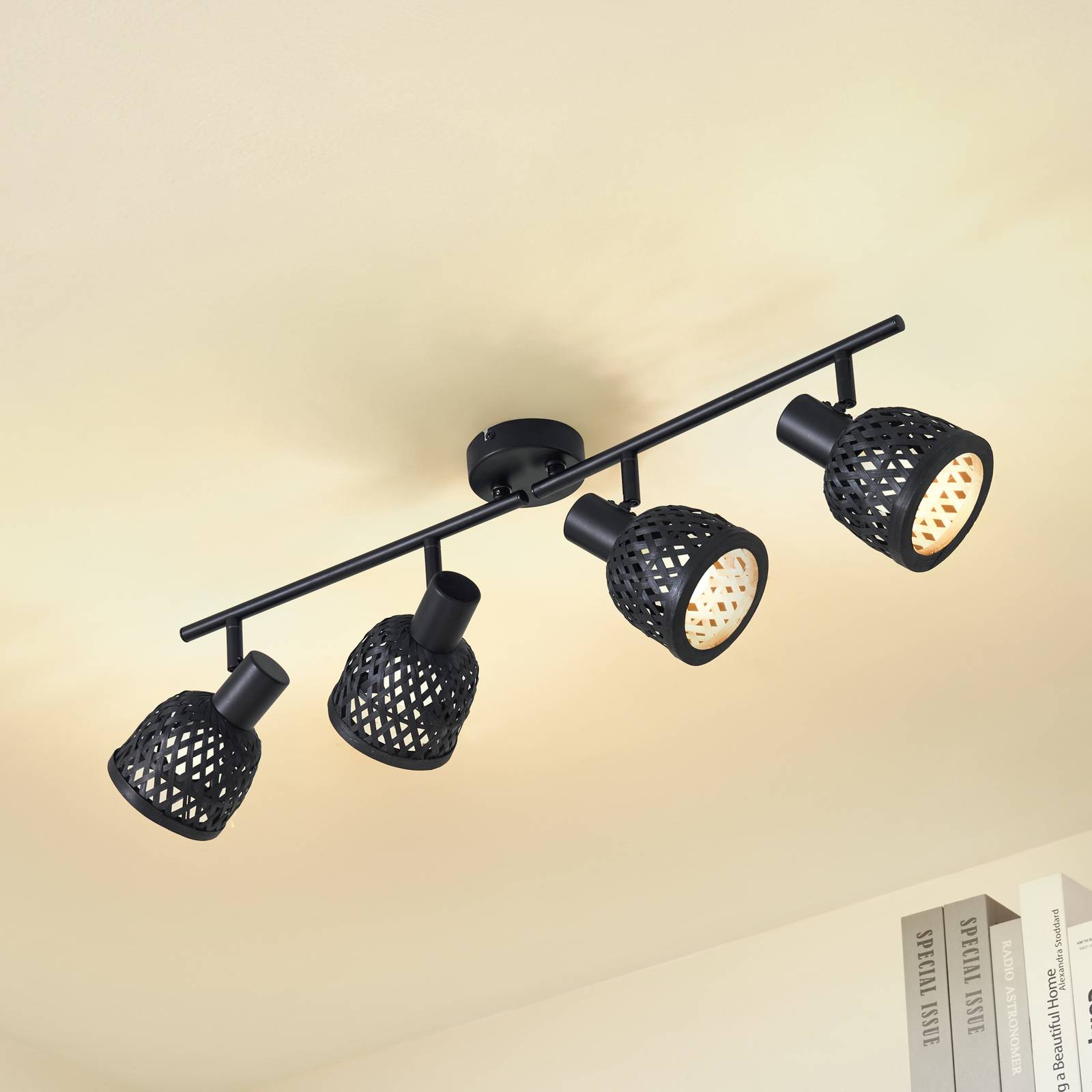 Lampa sufitowa Lindby Eskil, 4-punktowa, czarna, bambus, Ø 10 cm
