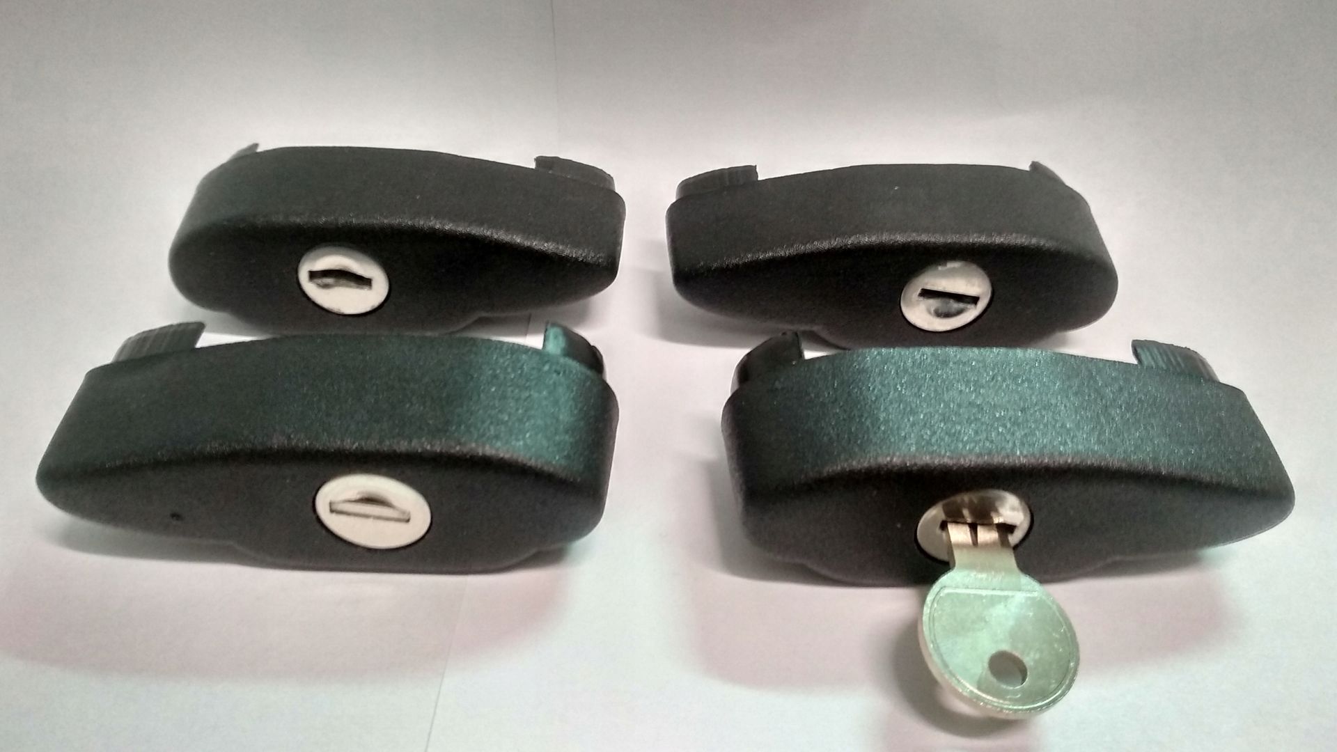 Zaślepki Osłonki Zamki do belek Amos Dynamic x 4