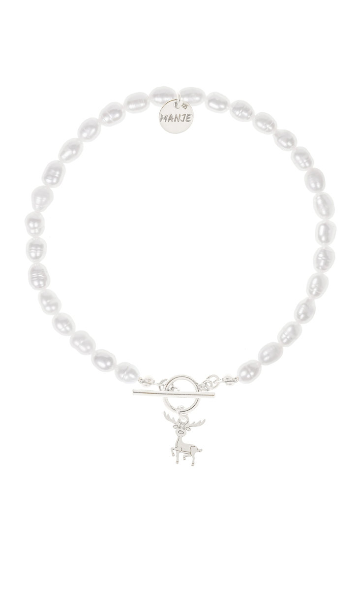 Bransoletka z pereł ze srebrnym grawerowanym reniferkiem 20 cm