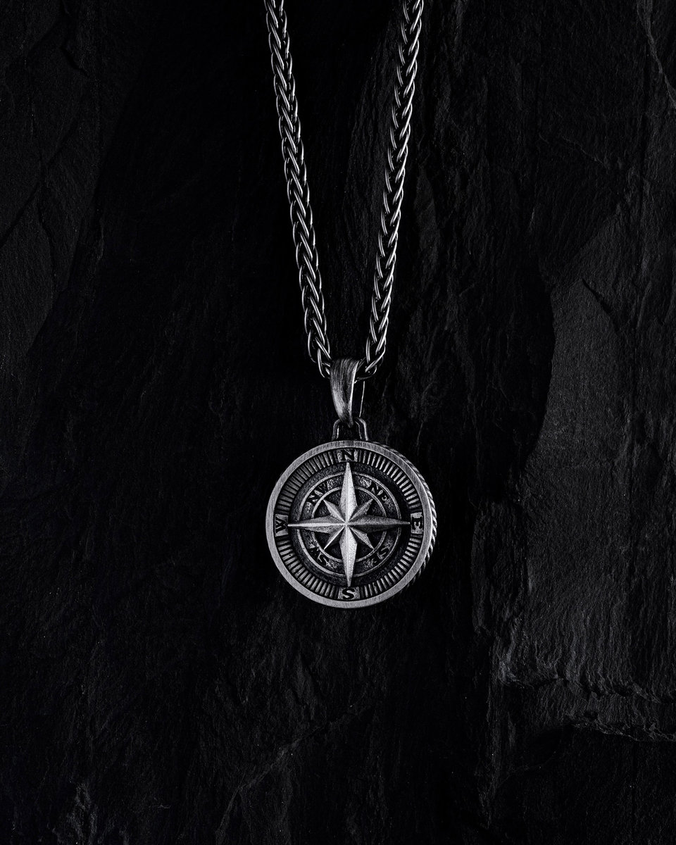 Srebrny wisiorek COMPASS. POLAR STAR