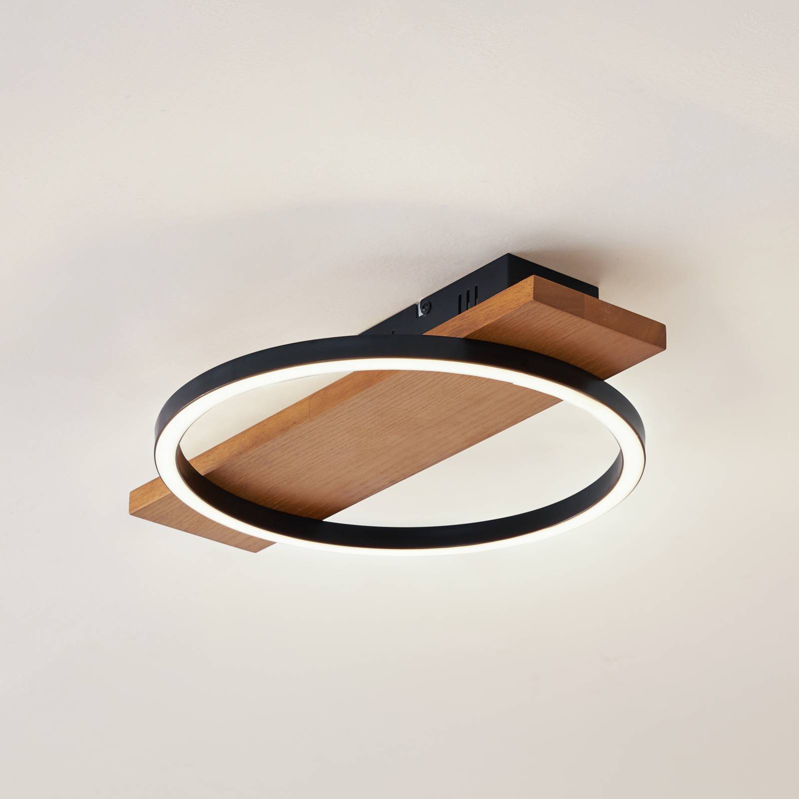 Lampa sufitowa LED Lindby Galad, biały/czarny, drewno, 1-punktowa.