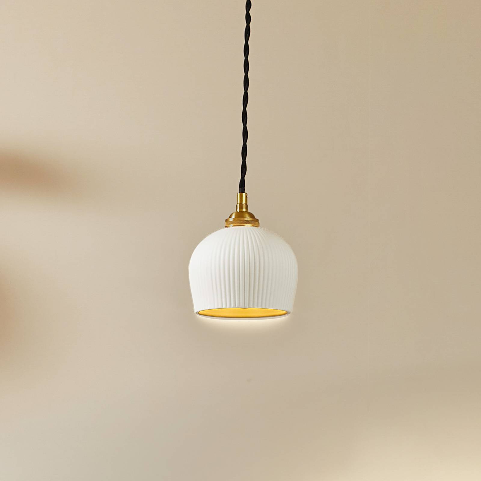 Lampa wisząca Lindby Nolane, Ø 11 cm, ceramika, biały/mosiądz
