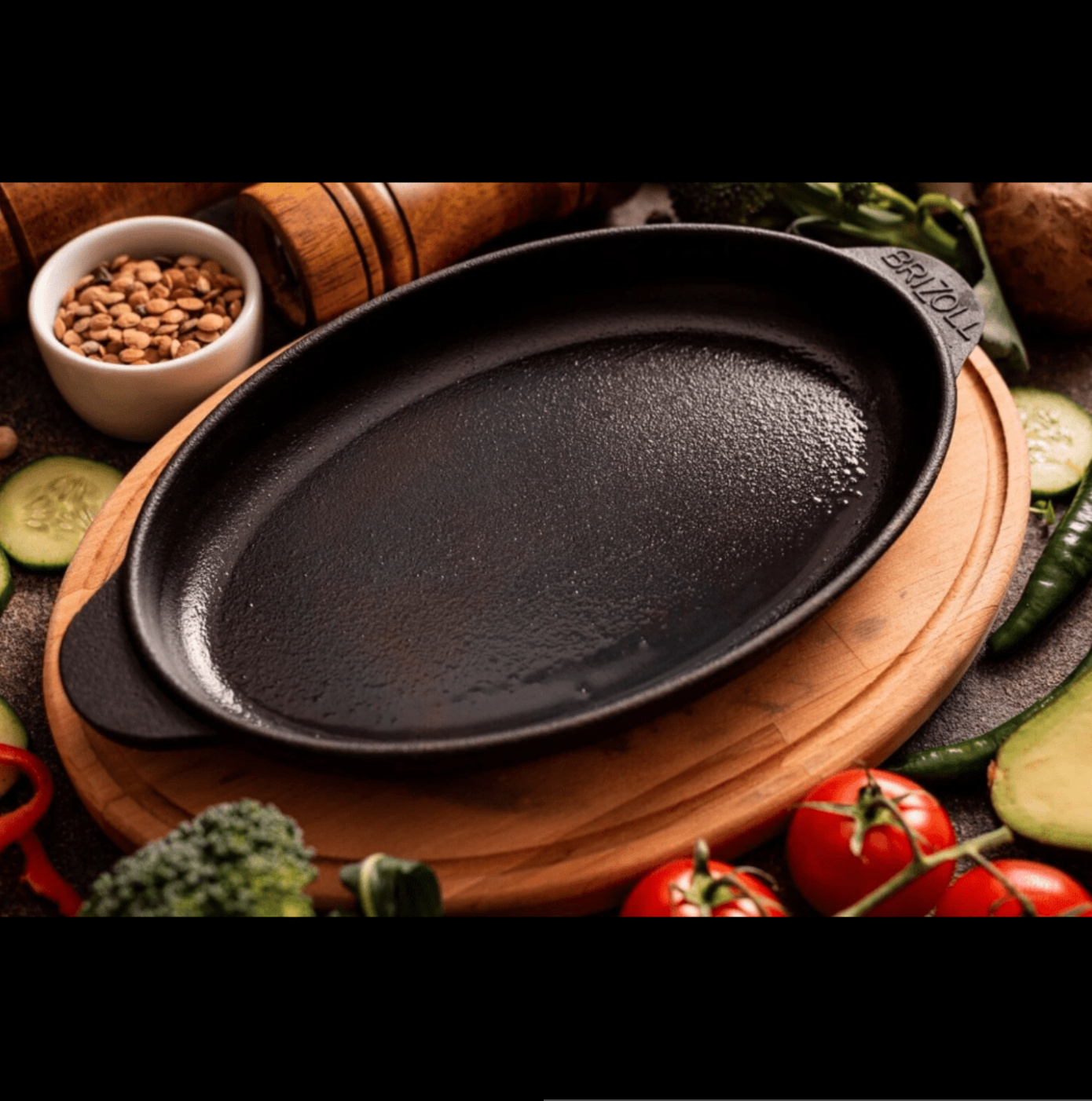 Owalna żeliwna patelnia z tacką 22 cm