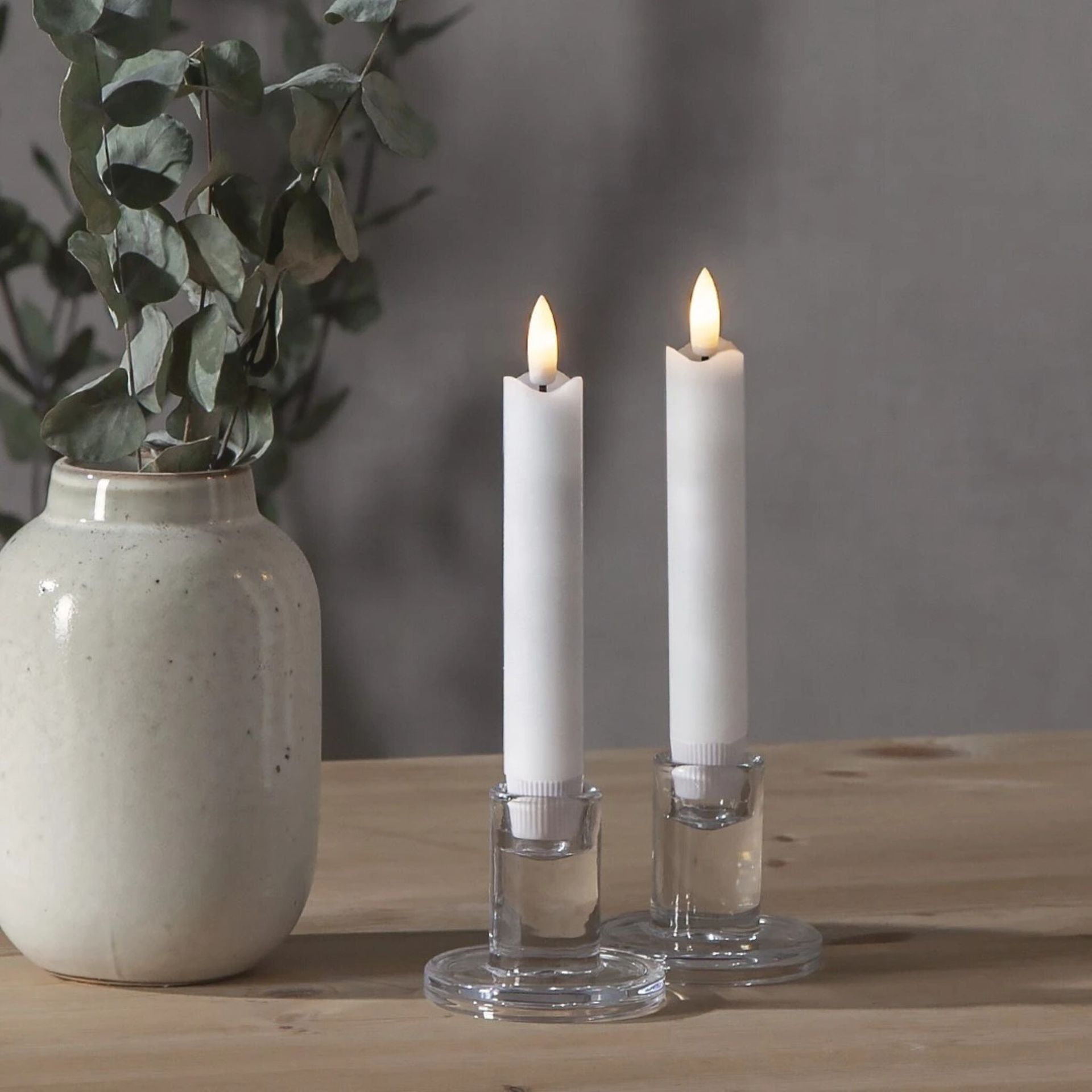 Szwedzki Zestaw 2x Świeca LED Woskowa Obiadowa FLAMME 15 cm Biała, Timer, Naturalny Płomień, Realistyczne Wykończenie, Bezpieczne i Eleganckie