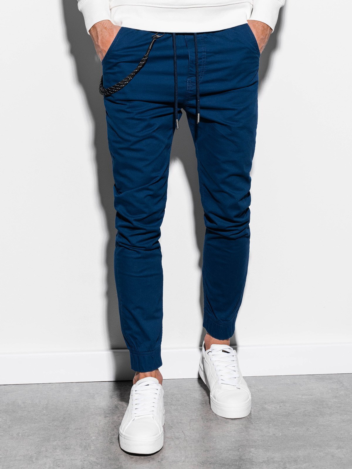 Ombre - Męskie spodnie joggery P908 Slim Fit NAVY XL