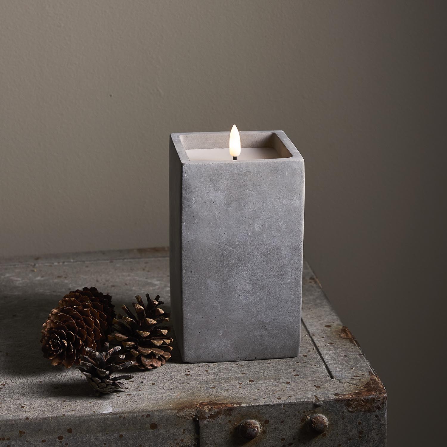 Świeca Led woskowa FLAMME CEM cementowa obudowa 16,5cm