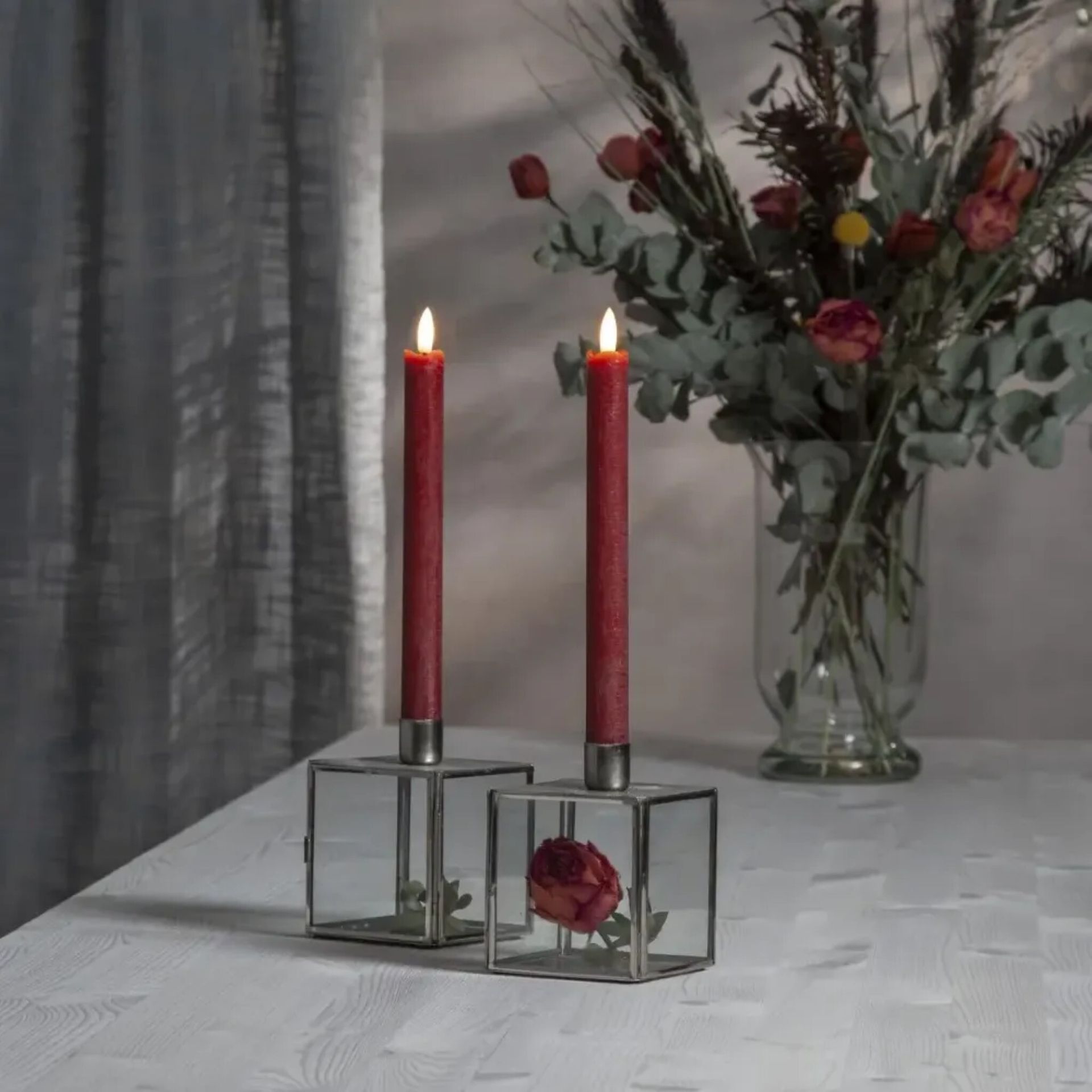 Szwedzki Zestaw 2x Świeca LED Woskowa FLAMME, Czerwona, Obiadowa, Realistyczny Płomień, Timer, 25 cm