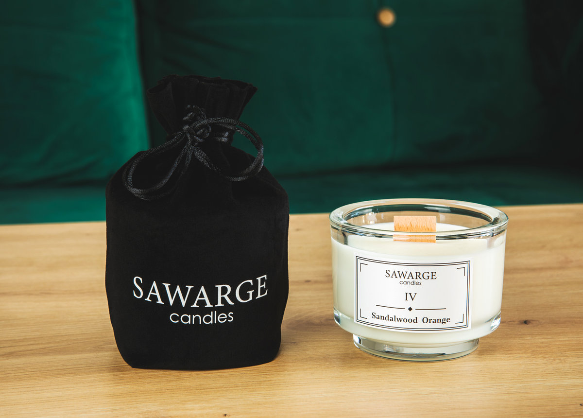 Świeca Zapachowa Sojowa No4 / Pomarańcza Drzewo Sandałowe 150g, drewniany knot, 35h/Sawarge Candles
