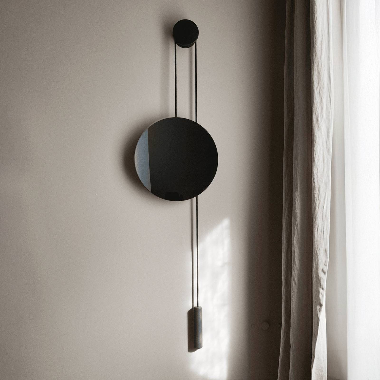 Lustro New Works Rise and Shine, czarne, Ø 45 cm, szkło