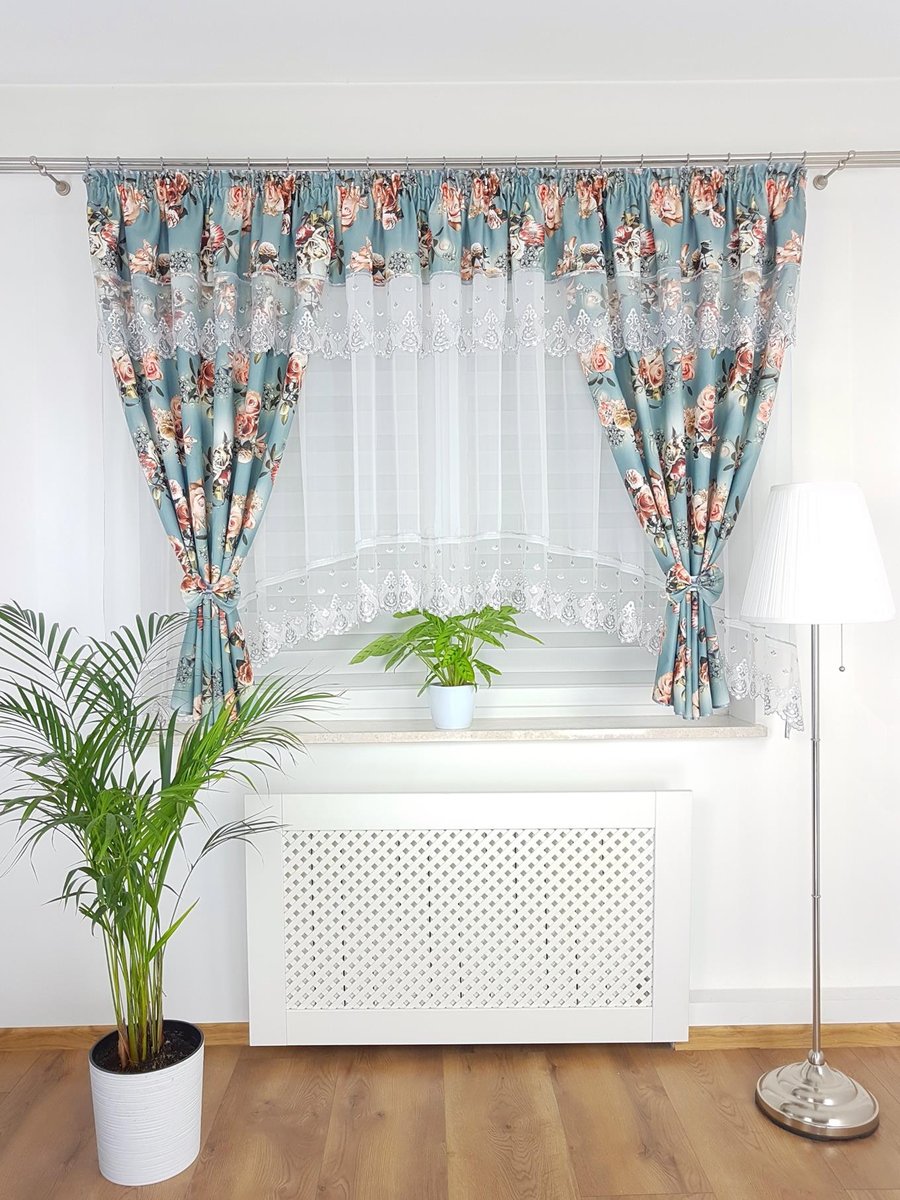 Firana gotowa z zasłonami ozdobiona różami- szara, komplet dekoracyjny