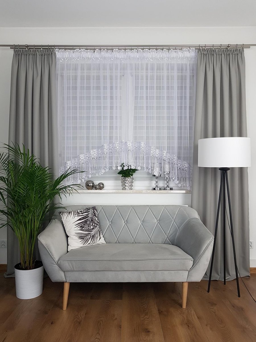 Firanka z gipiurą uszyta na markizecie, gotowe firany do salonu