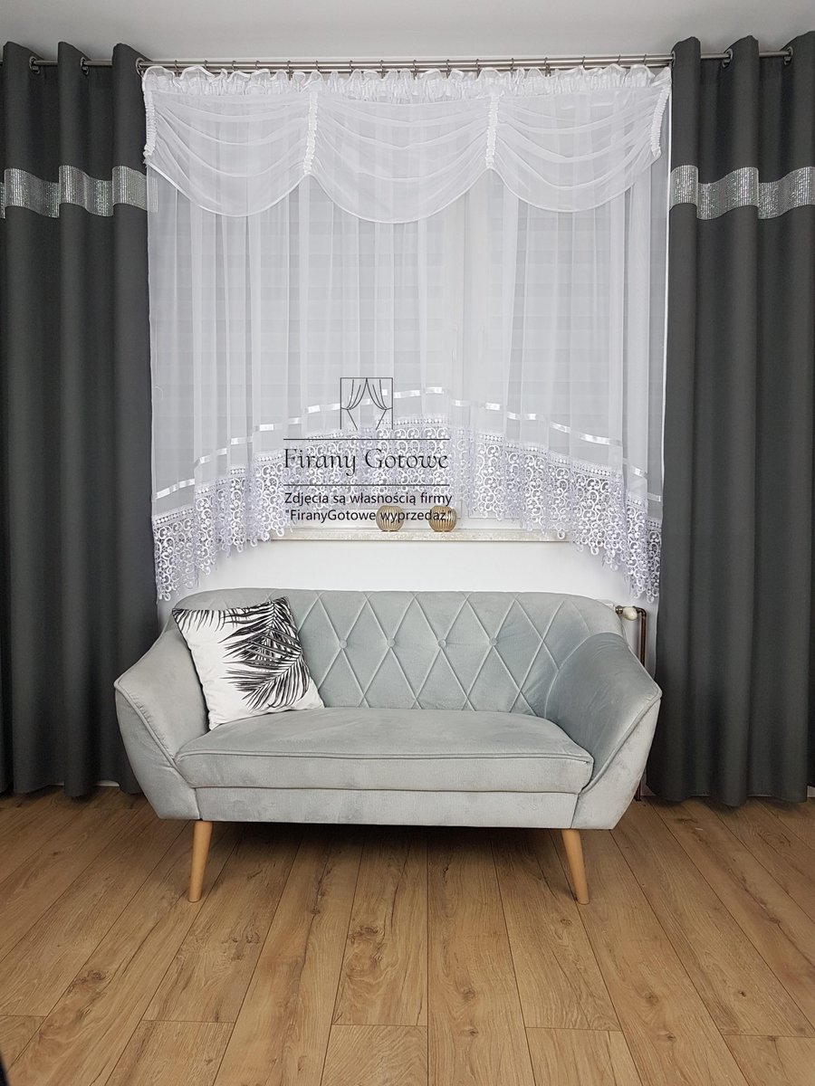 Firana gotowa z woalu zdobiona gipiurą, nowoczesne firany do salonu