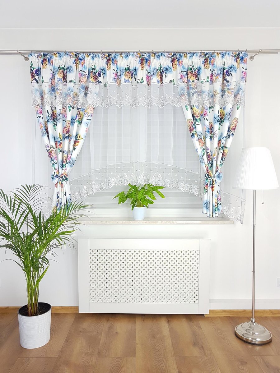 Firana gotowa z zasłonami ozdobiona różami- biała, zestaw dekoracyjny