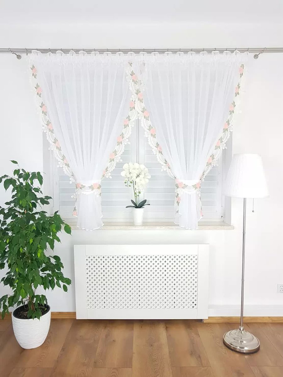 Firana z haftowaną gipiurą, elegancka firana, firanka na taśmie
