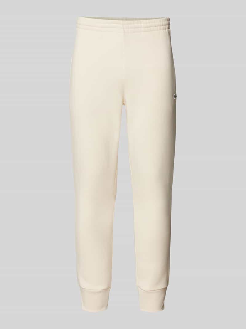 Spodnie dresowe o kroju slim fit z naszywką z logo