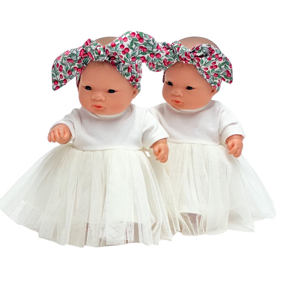 Tiulowa sukienka ecru z opaską, wzór świąteczny dla lalki Miniland 21 cm
