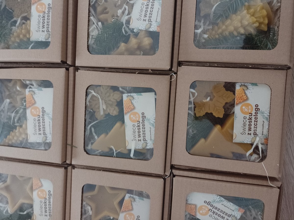 Zestaw prezentowy świec z wosku pszczelego. świąteczne.