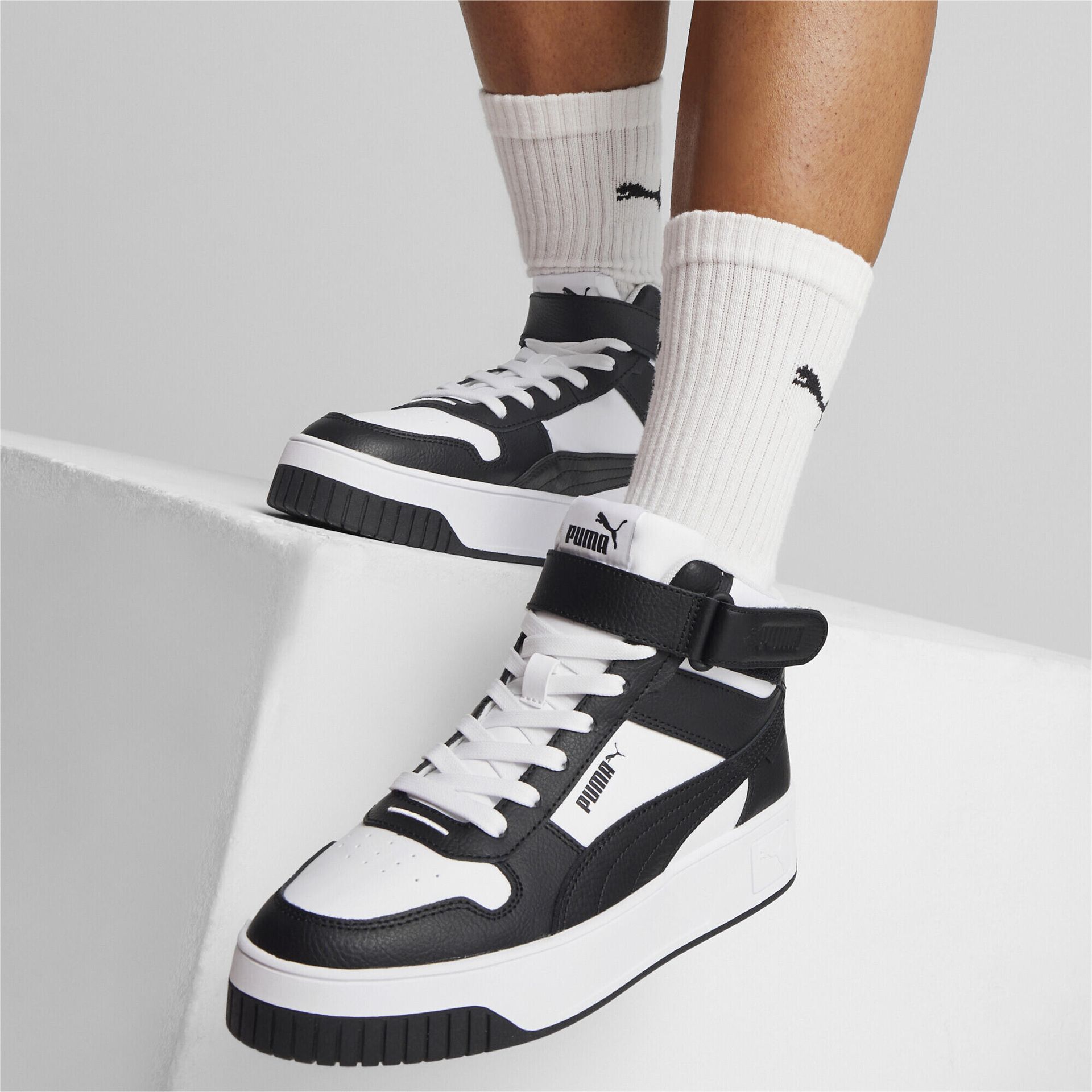 Buty streetwearowe z podwyższoną cholewką Puma Carina Street miekkie 38