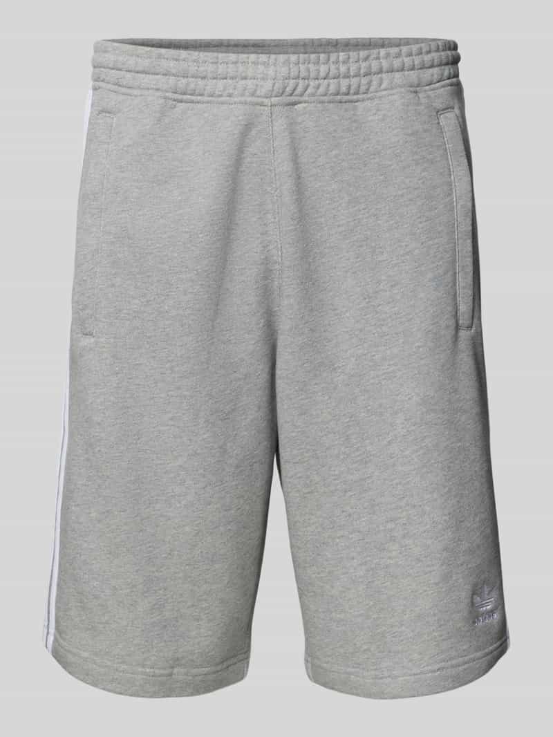 Szorty z dzianiny dresowej o kroju regular fit z wyhaftowanym logo