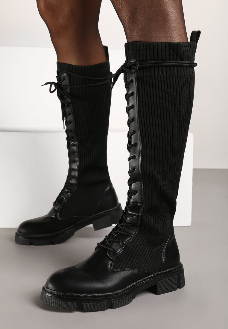 Czarne Sznurowane Kozaki na Płaskiej Podeszwie z Elastyczną Cholewką Annathe