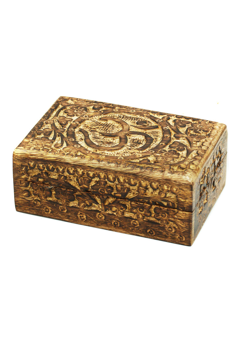 Szkatułka Drewniana OM Rzeźbiona Unikalny Prezent Pudełko Pod Choinkę