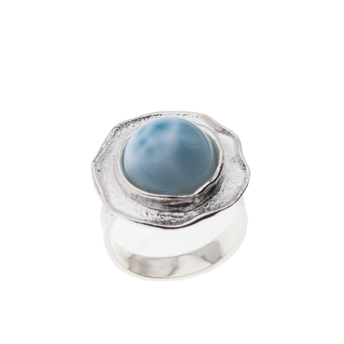 Pierścionek regulowany - okrągły Larimar w srebrze młotkowanym-13 (Średnica wewnętrzna 16,67 mm) +/- 2 rozmiary regulacji