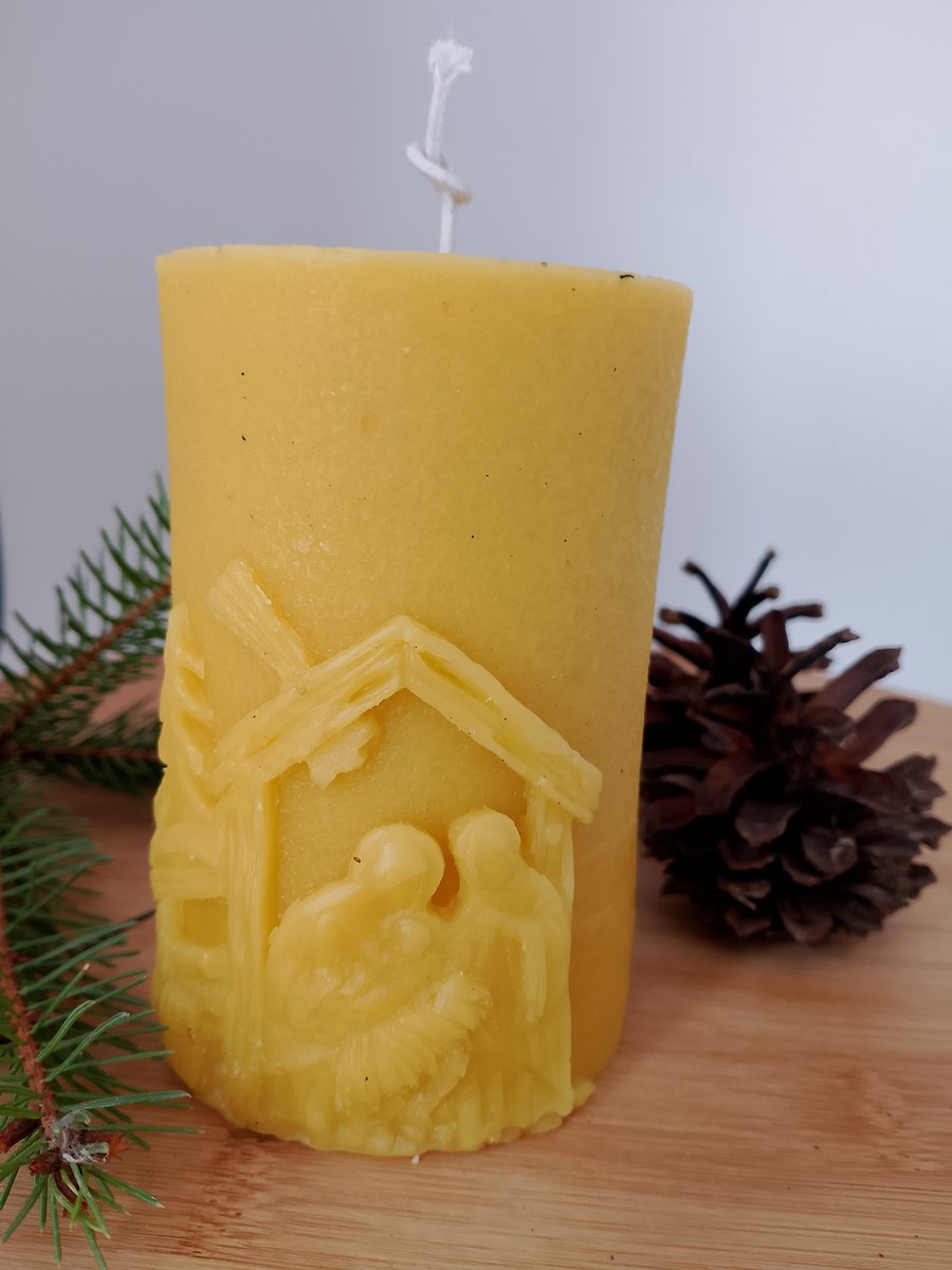 Świeca z wosku pszczelego, wigilijna z motywem szopka Boże Narodzenie