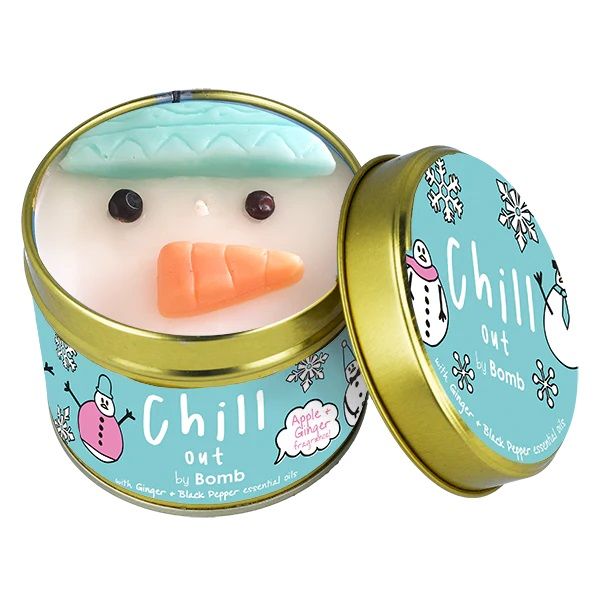 BOMB COSMETICS Chill Out świeca zapachowa w puszce 237g