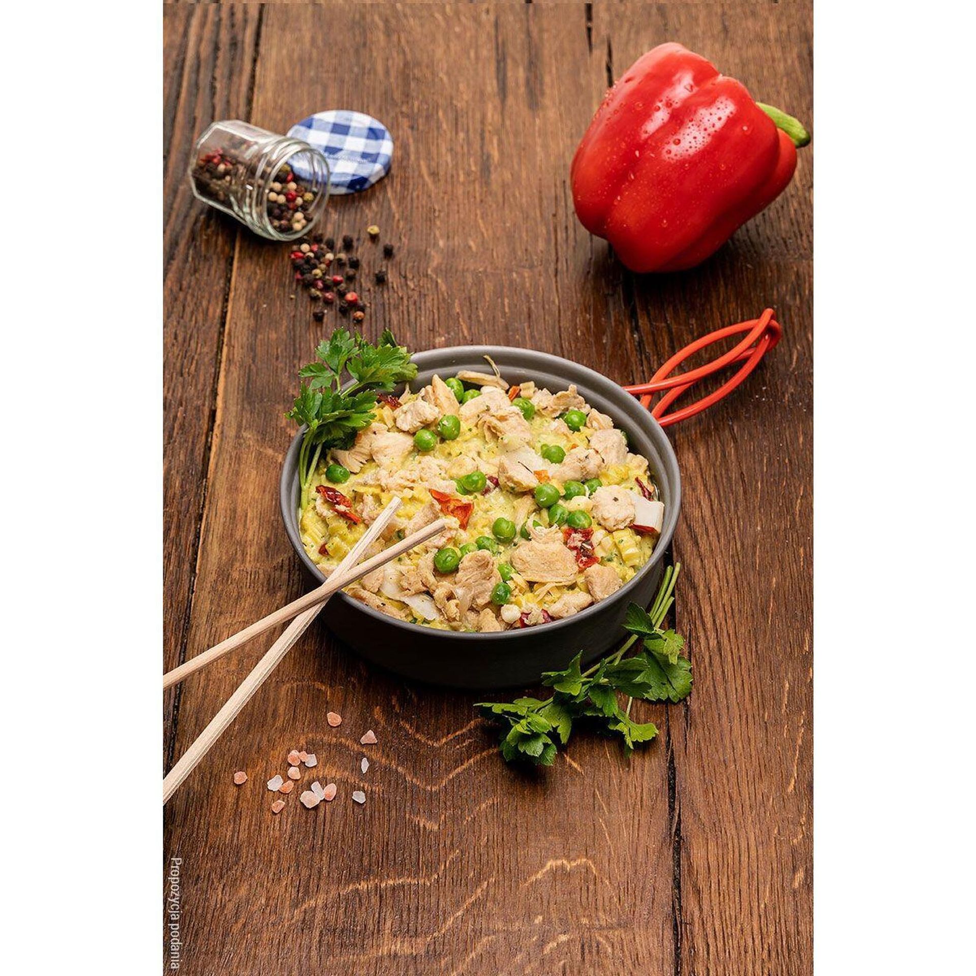 DANIE (567) AZJATYCKI MAKARON Z KURCZAKIEM 145G