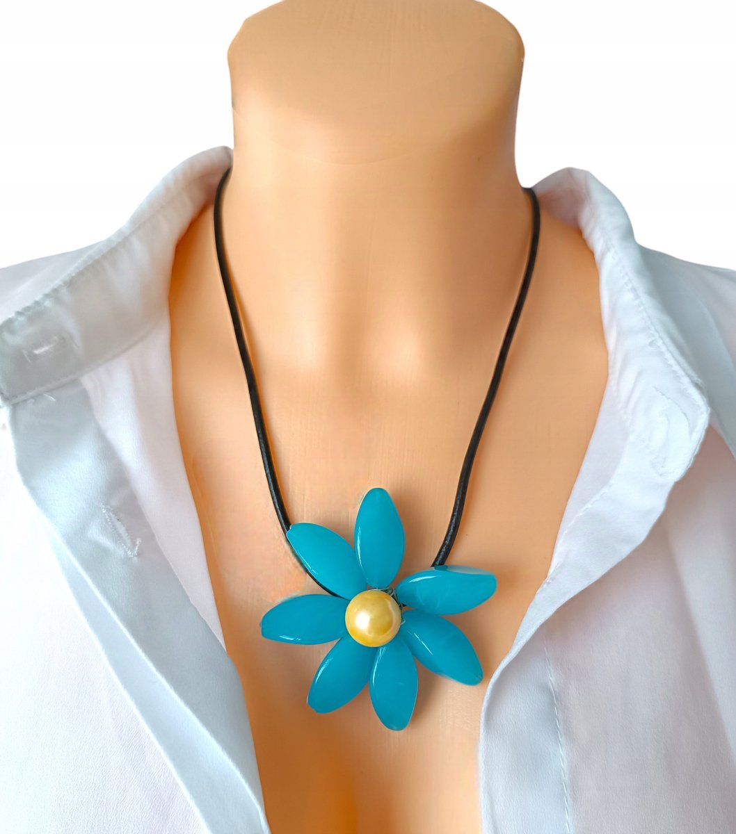 Naszyjnik niebieski pojedynczy kwiat AGAT perła MAJORKA czarny rzemień 50cm
