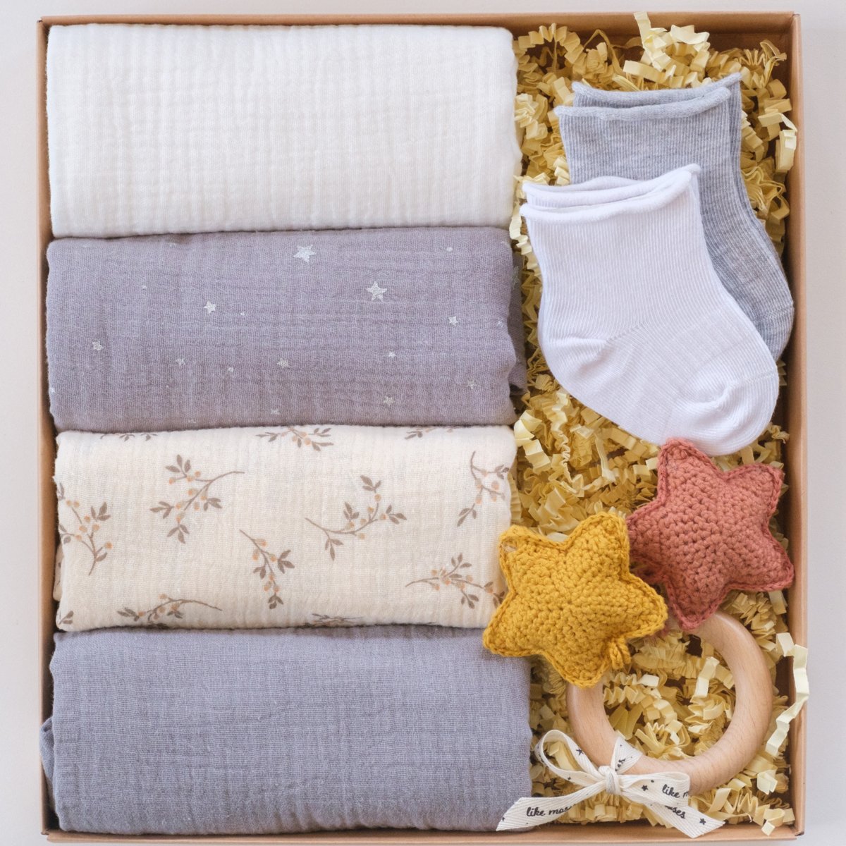 Zestaw prezentowy dla niemowląt Wyprawka dla noworodka Prezent Baby Shower Pieluszki, Grzechotka, Skarpety