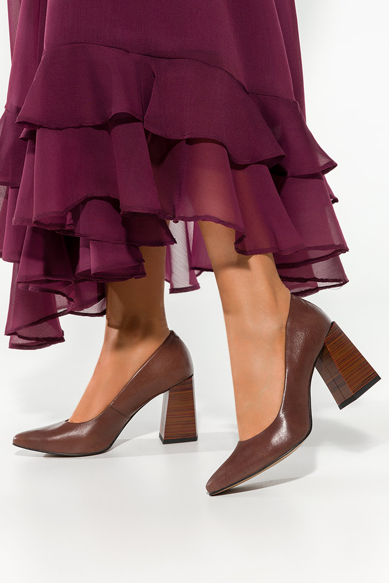 Brązowe czółenka skórzane damskie na ozdobnym klocku PRODUKT POLSKI Casu 2359-232-39