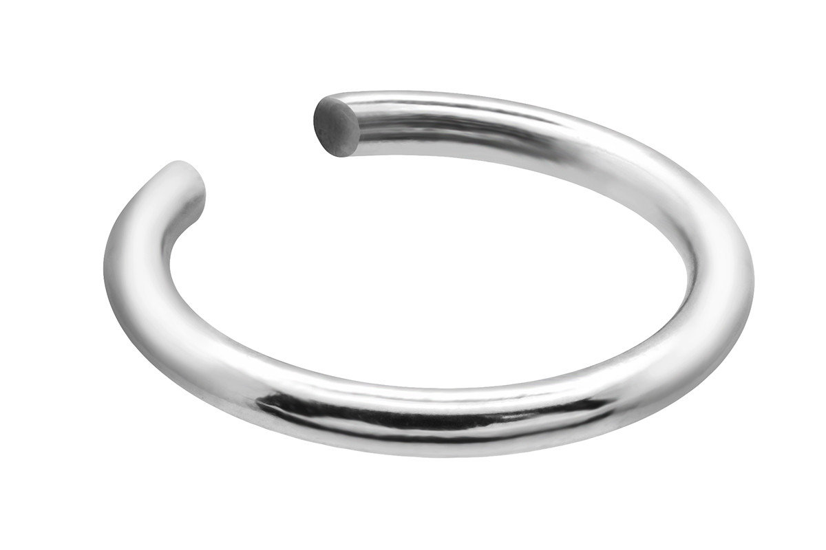 Delikatna nausznica z błyszczącej stali szlachetnej