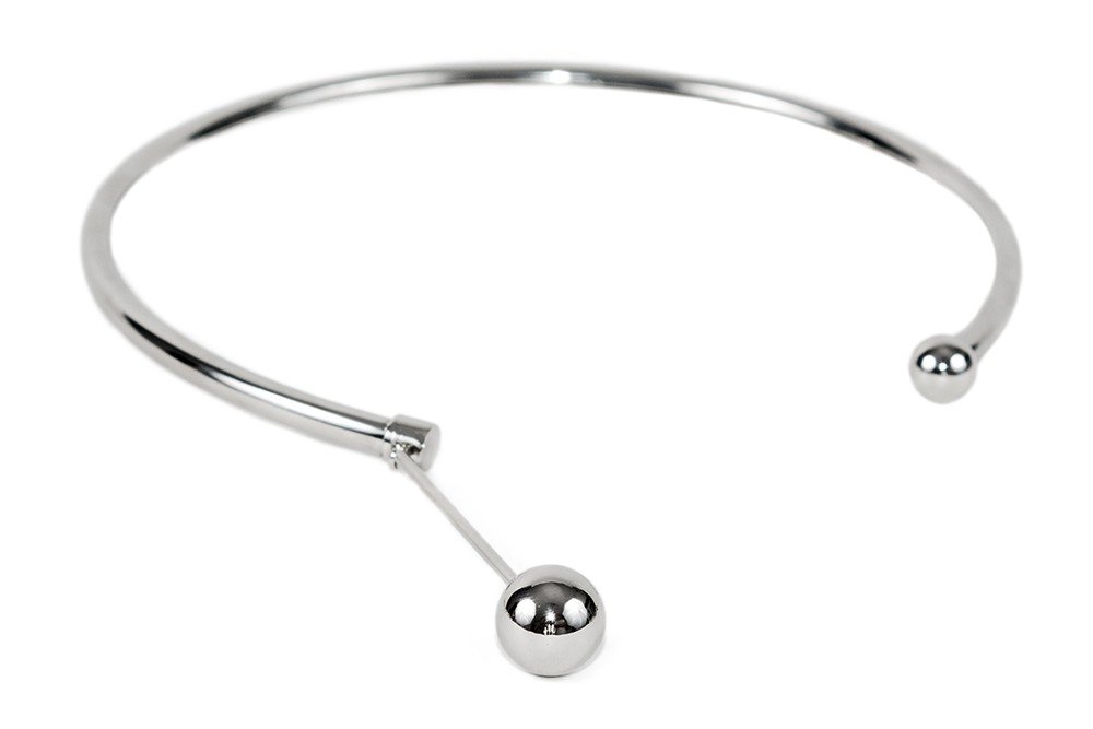 Naszyjnik typu choker ze stali szlachetnej z ozdobną kulą