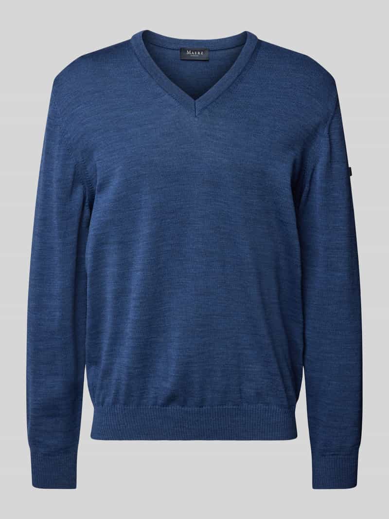 Sweter z dzianiny z dekoltem w serek