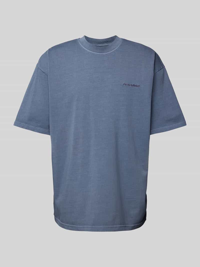 T-shirt o kroju oversized z wyhaftowanym logo