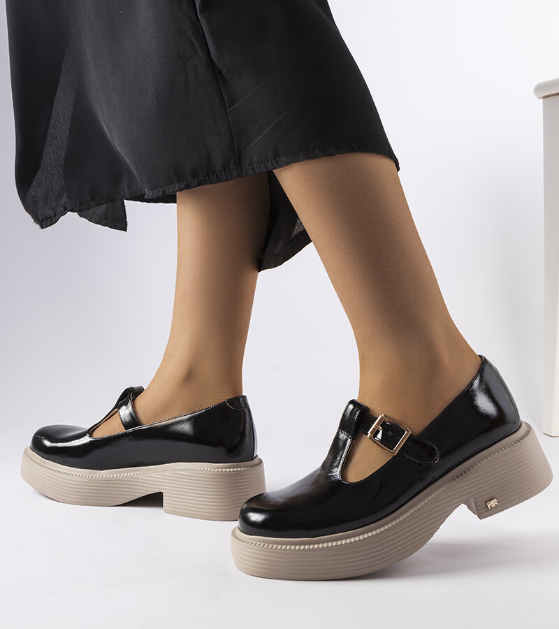 Czarne lakierowane półbuty Karino-39