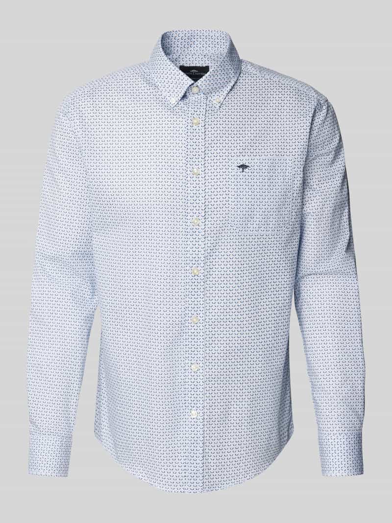 Koszula casualowa o kroju regular fit z kołnierzykiem typu button down