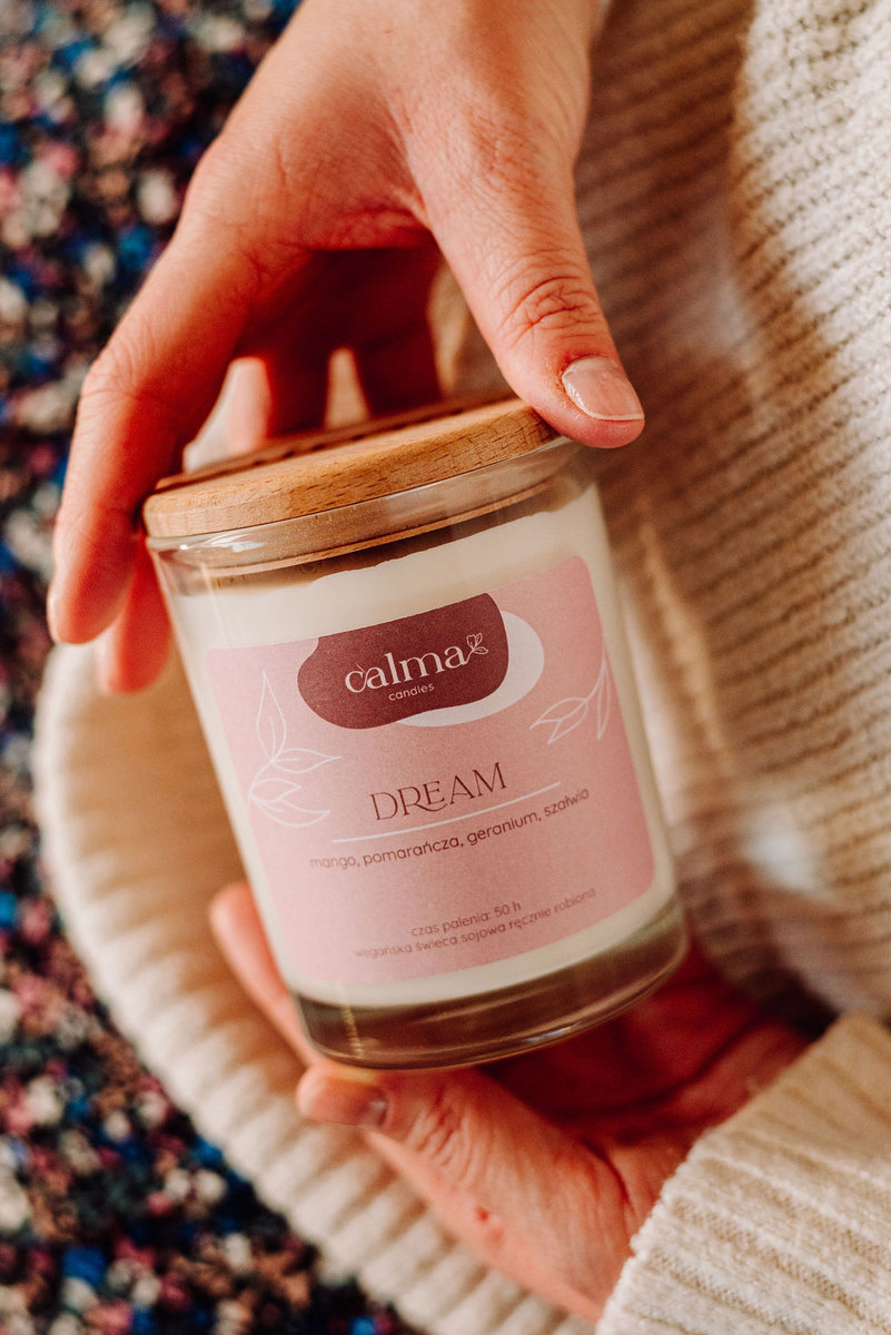 Świeca sojowa DREAM mango, pomarańcza, szałwia i geranium MANUFAKTURA CALMA